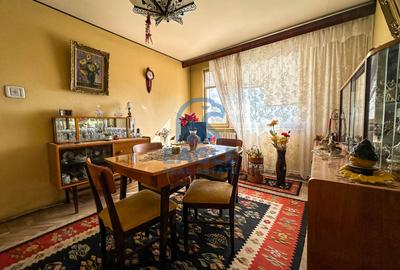 Apartament cu 3 camere semidecomandat în Central