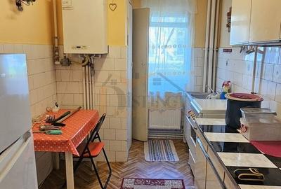 Apartament cu 2 camere semidecomandat în Tractorul