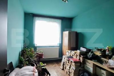 Apartament cu 4 camere semidecomandat în Central