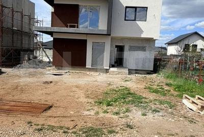 Casă cu 4 camere în Central