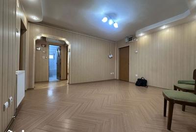 Apartament cu 4 camere decomandat în Micro 5 - 1