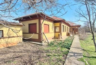 Casă cu 6 camere cu Teren 1341 Mp în Frumușani - 1