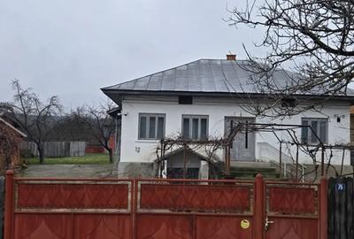 Casă cu Teren 6330 Mp în Poienari