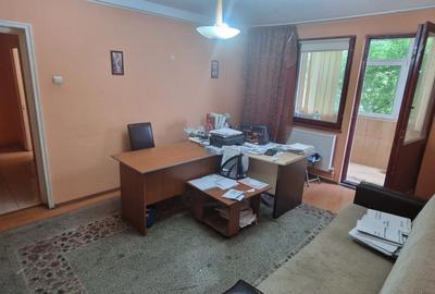 Apartament cu 3 camere semidecomandat, mobilat în Central - 1