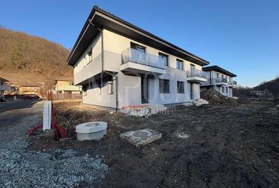 Duplex cu 4 camere cu Canalizare în Tăuți - 1