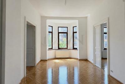 Apartament cu 15 camere circular în P-ța Unirii