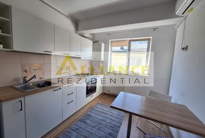 Apartament cu 2 camere decomandat, mobilat în Central