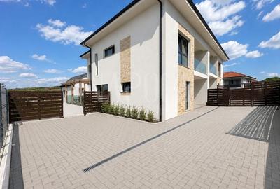 Duplex cu 4 camere cu Canalizare în Borhanci