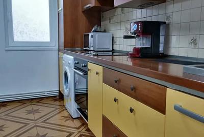 Apartament cu 3 camere decomandat în Pucioasa