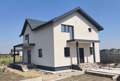 Casă cu 4 camere în Domnești