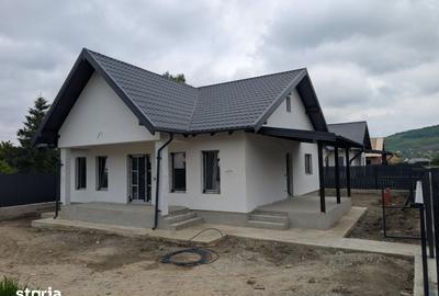 Casă cu 3 camere cu Teren 380 Mp în Central