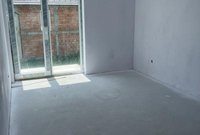 Casă cu 4 camere în Șura Mică