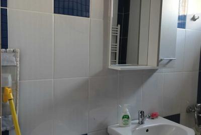 Apartament cu 2 camere semidecomandat în Aleea Carpați