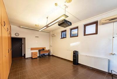 Casă cu 8 camere cu Teren 100 Mp în Titulescu - 4