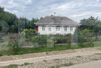 Casă individuală cu 2 camere cu Canalizare în Brăești