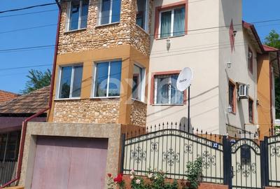 Casă individuală cu 9 camere cu Canalizare în Ștefănești - 2