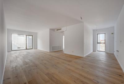 Apartament cu 3 camere semidecomandat în Sisești