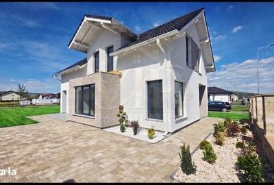 Casă cu 4 camere cu Teren 400 Mp în Central