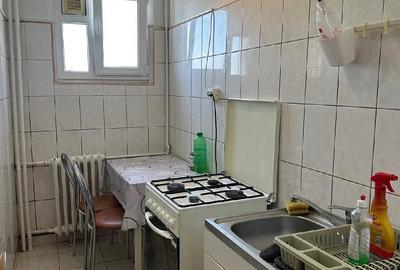 Garsonieră decomandată în Titan