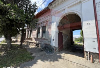 Casă cu 5 camere cu Teren 1141 Mp în Central