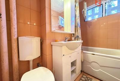 Apartament cu 3 camere semidecomandat în Dacia