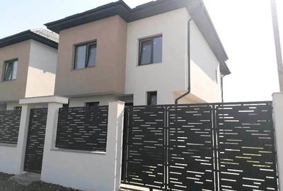 Casă individuală cu 4 camere cu Teren 255 Mp în Central - 1