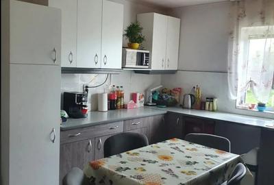 Casă cu 4 camere cu Teren 400 Mp în Central - 1