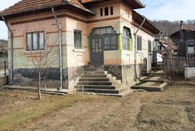 Casă cu 3 camere cu Teren 828 Mp în Voroveni - 1