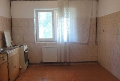 Casă cu 4 camere cu Teren 2900 Mp în Central - 3