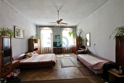 Apartament cu 4 camere decomandat în Centrul Istoric