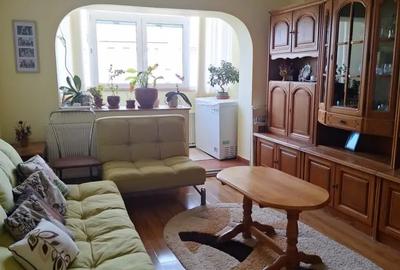 Apartament cu 3 camere semidecomandat în Fălticeni