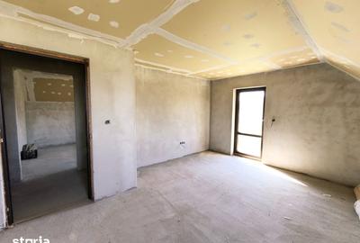 Casă cu 5 camere cu Teren 295 Mp în Central