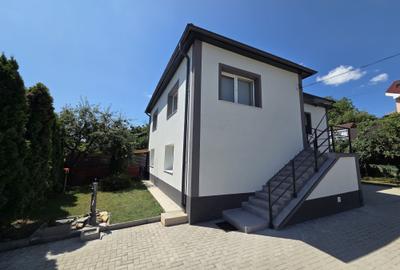 Casă cu 4 camere cu Teren 680 Mp în Central