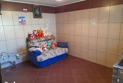 Casă cu 5 camere cu Teren 1238 Mp în Florica - 4
