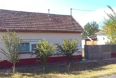 Casă cu 2 camere cu Teren 2025 Mp în Central