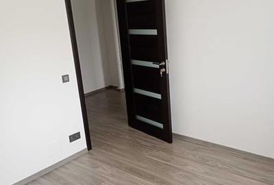 Apartament cu 3 camere decomandat în Obor
