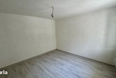 Casă cu 3 camere cu Teren 270 Mp în Central