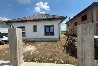 Casă cu 4 camere în Cristian