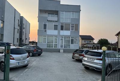 Apartament cu 3 camere decomandat în Ișalnița - 2