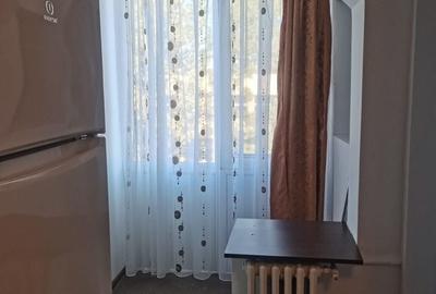 Garsonieră decomandată în Tabăra - 14