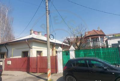 Casă cu 3 camere cu Teren 126 Mp în Central