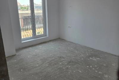 Duplex cu 5 camere cu Canalizare în Dumbrăvița - 9