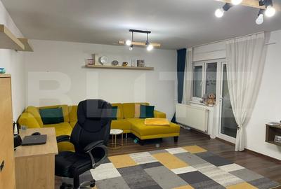 Apartament cu 3 camere semidecomandat, mobilat în Micro 5