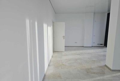Spațiu comercial, de 150 mp, în Central - 7