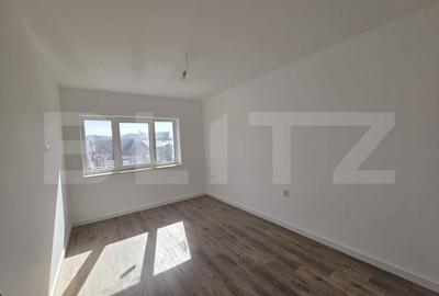 Apartament cu 3 camere semidecomandat în Florești