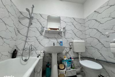 Apartament cu 2 camere decomandat în Energiei