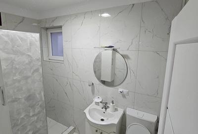 Apartament cu 3 camere semidecomandat în Florești