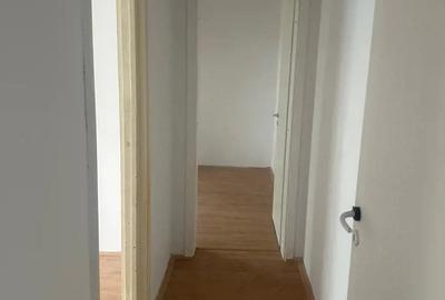 Apartament cu 3 camere semidecomandat în Lugoj
