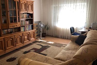 Apartament cu 2 camere decomandat în Micro 6