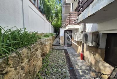 Apartament cu 3 camere semidecomandat în Lacul Tei